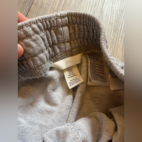 H&M Casual Gray Pocket Sweat-shorts Size XS Heather Gray - Picture 2 of 7